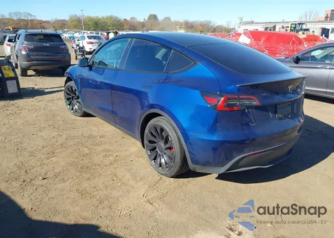 2025 Tesla Model Y Performance Dual Motor All-Wheel Drive z USA, uszkodzony, nr VIN 7SAYGDEF4SA353834